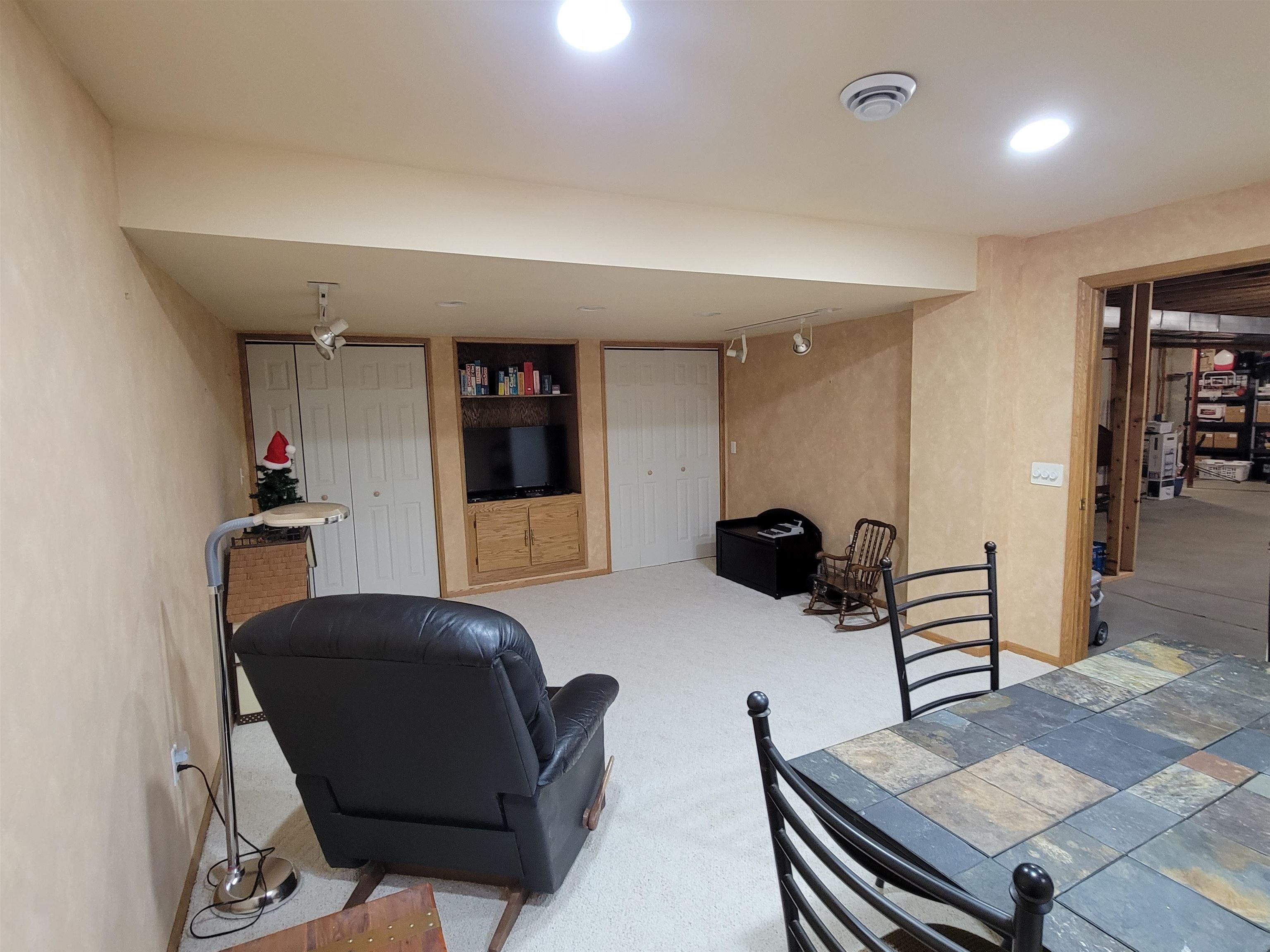 2255 Yorktown Road Dubuque, IA 52002 - Photo 38 of 42 Gallery Image 38