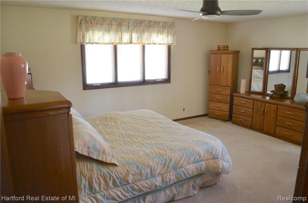 30098 Richmond Road Farmington Hills, MI 48334 - Photo 25 of 61