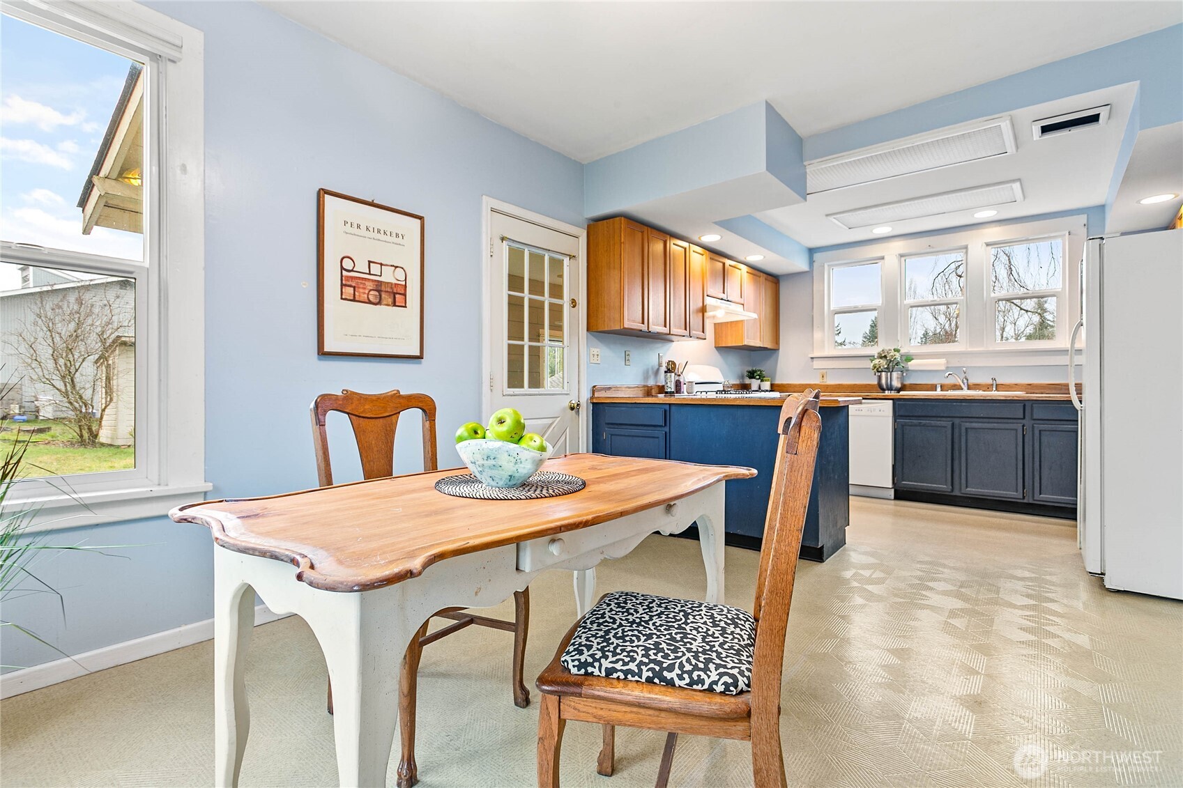 3820 Ohio Street Bellingham, WA 98229 - Photo 14 of 40 a view of a dining room with furniture