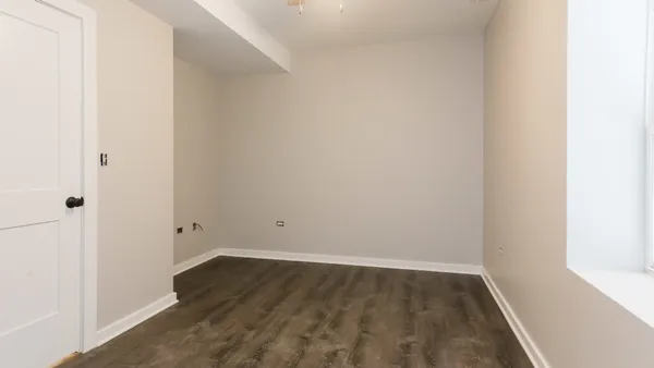 $1,950 | 2852 North Albany Avenue, Unit 1, Chicago, IL 60618