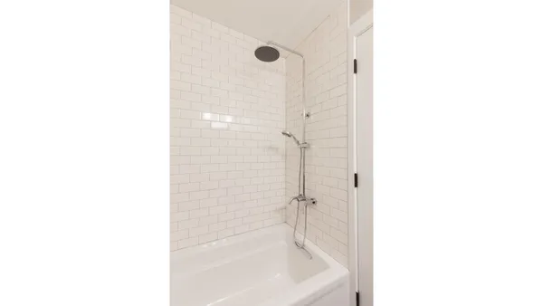 $1,950 | 2852 North Albany Avenue, Unit 1, Chicago, IL 60618
