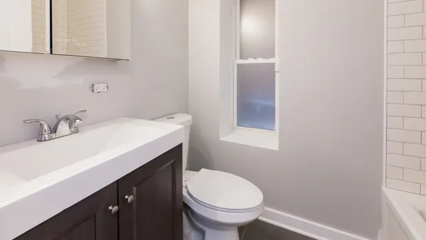 $1,950 | 2852 North Albany Avenue, Unit 1, Chicago, IL 60618