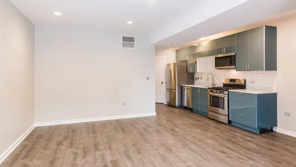 $1,950 | 2852 North Albany Avenue, Unit 1, Chicago, IL 60618
