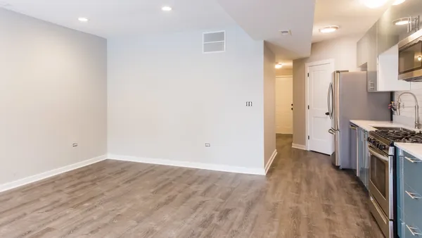 $1,950 | 2852 North Albany Avenue, Unit 1, Chicago, IL 60618
