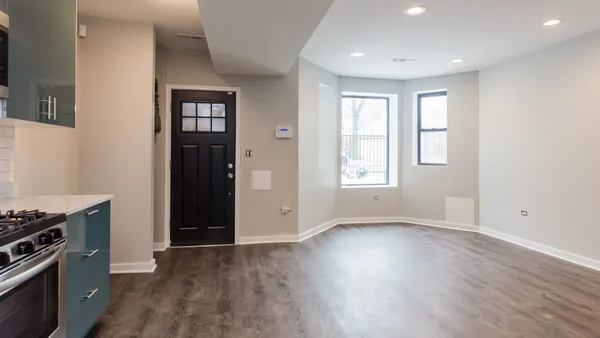 $1,950 | 2852 North Albany Avenue, Unit 1, Chicago, IL 60618