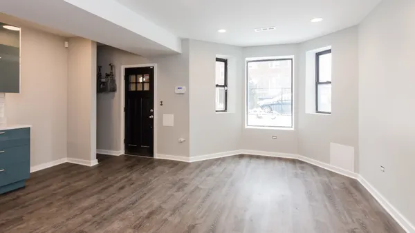 $1,950 | 2852 North Albany Avenue, Unit 1, Chicago, IL 60618