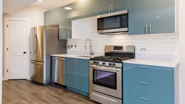 $1,950 | 2852 North Albany Avenue, Unit 1, Chicago, IL 60618
