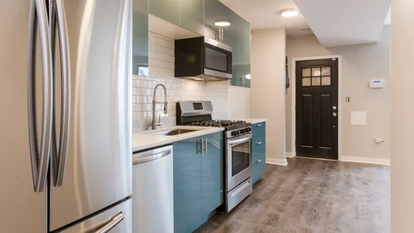 $1,950 | 2852 North Albany Avenue, Unit 1, Chicago, IL 60618