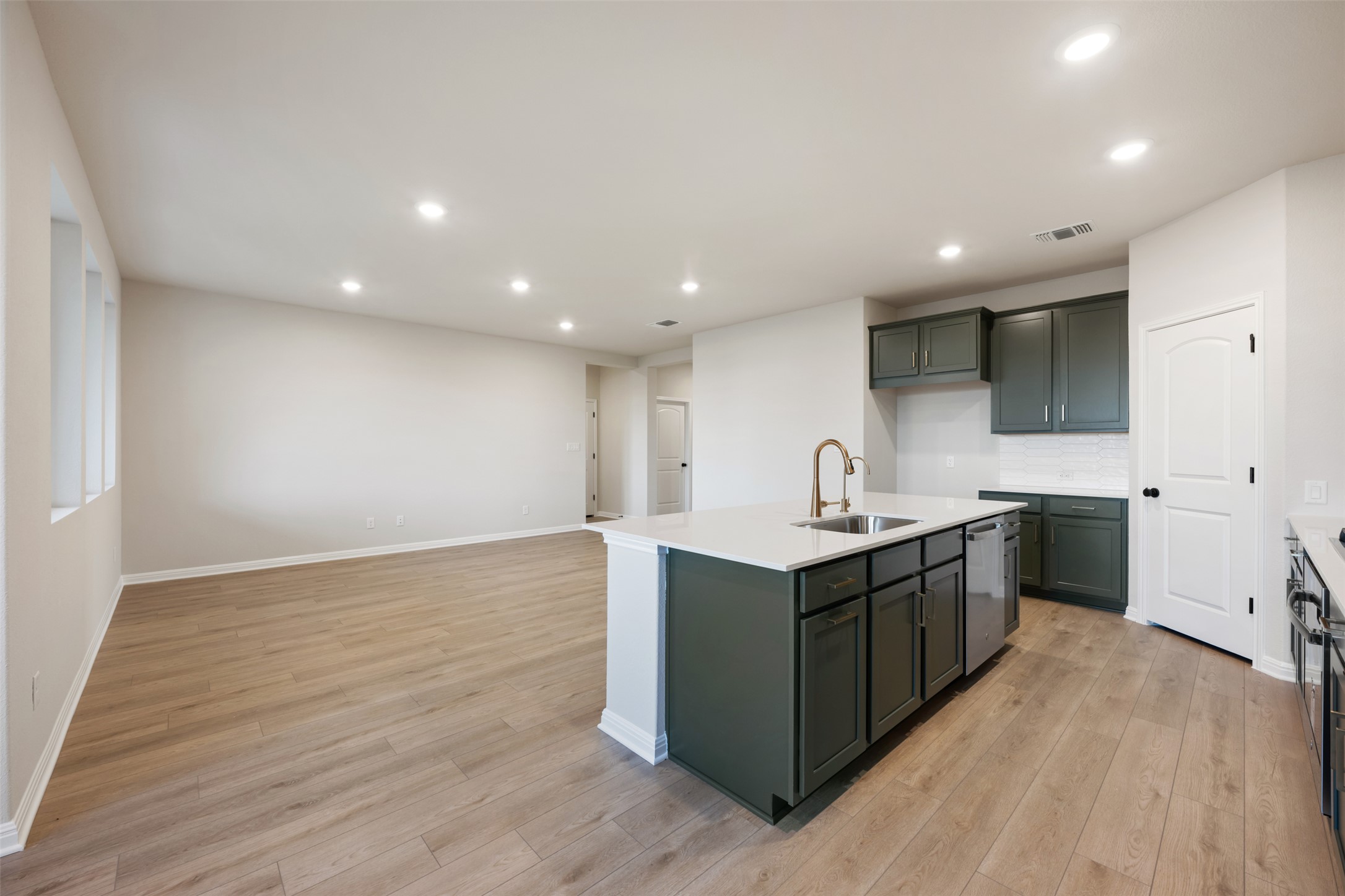 533 Redding Way Georgetown, TX 78633 - Photo 19 of 40 Photos are representative images and renderings for illustrative purposes only. Actual structural options and design images of the home may vary.