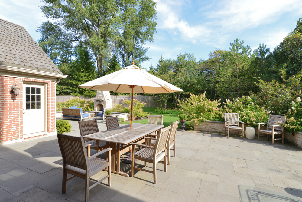 845 Walden Lane Lake Forest, IL 60045 - Photo 4 of 10 a view of backyard with seating space and trees