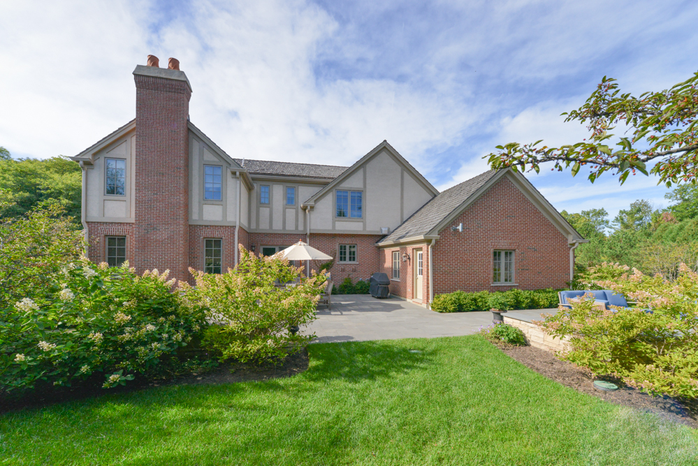 845 Walden Lane Lake Forest, IL 60045 - Photo 6 of 10 a house view with a garden space