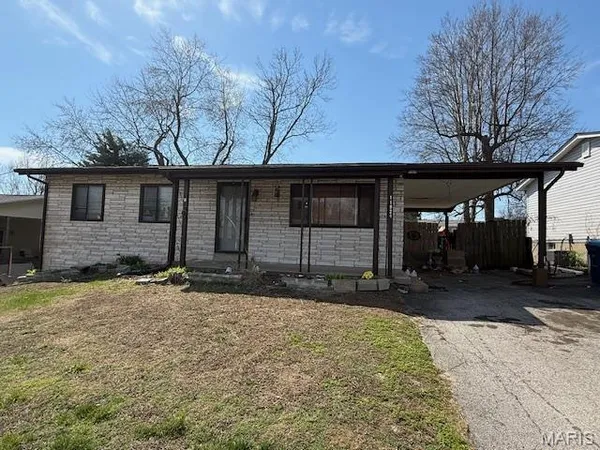 $120,000 | 11924 Glenridge Drive, Maryland Heights, MO 63043