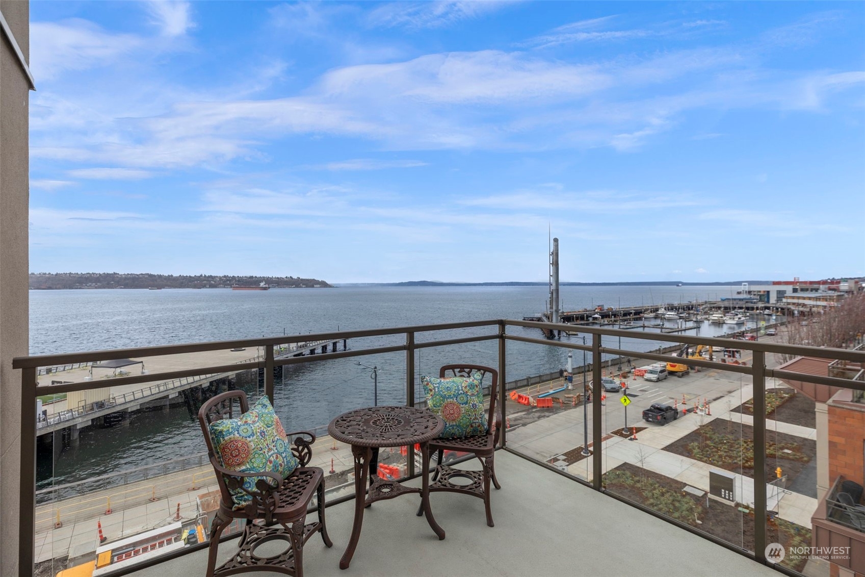 1900 Alaskan Way, Unit 516 Seattle, WA 98101 - Photo 24 of 40 a view of a terrace