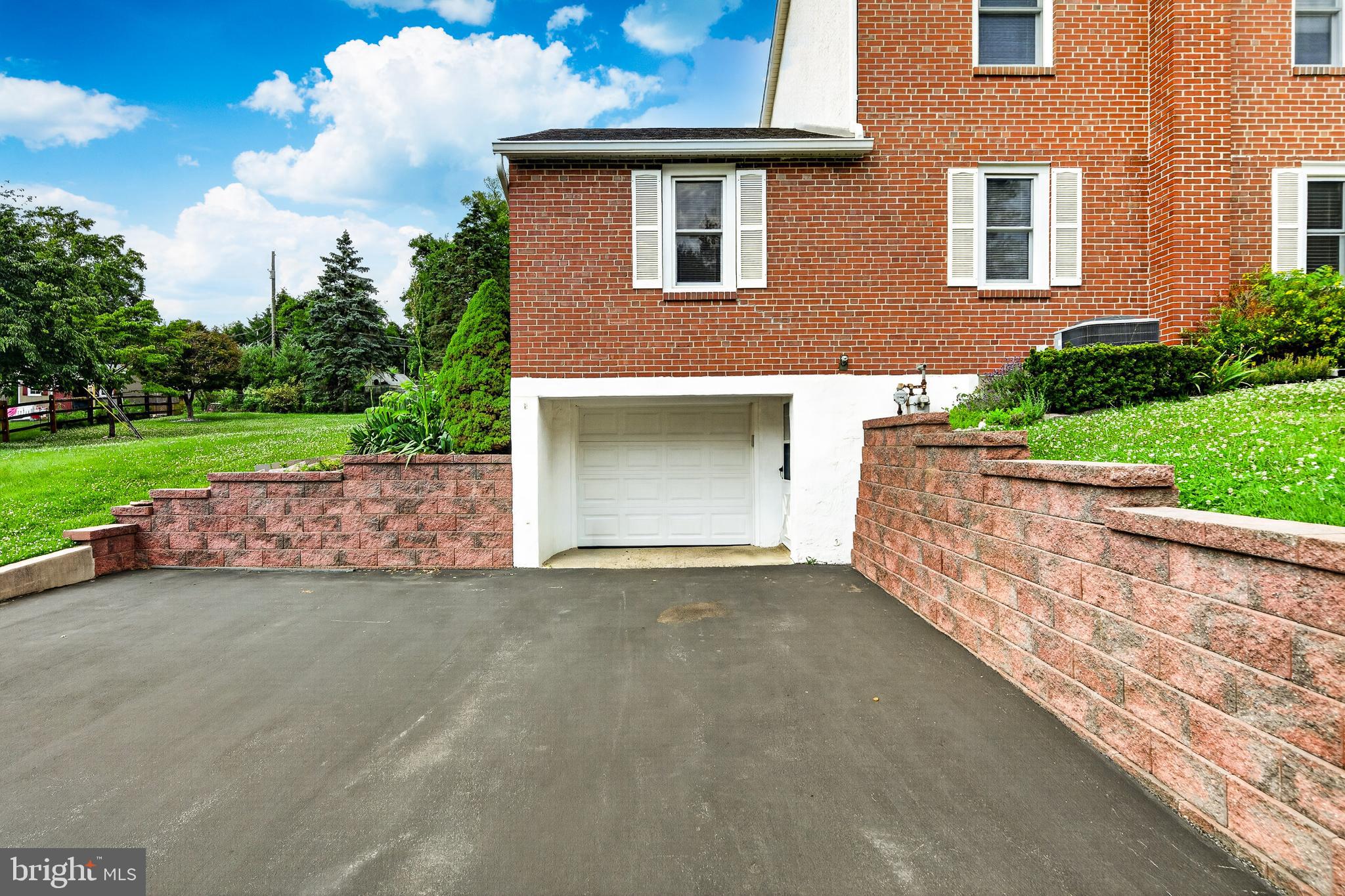 2741 Hillview Road Broomall, PA 19008 - Photo 3 of 80