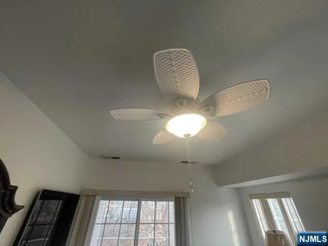 $2,498 | 132 Cory Lane, Unit 132, Elmwood Park, NJ 07407