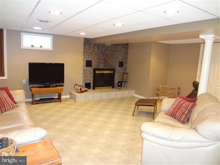 550 Mine Road, Unit RD Lebanon, PA 17042 - Photo 14 of 22 Family Room