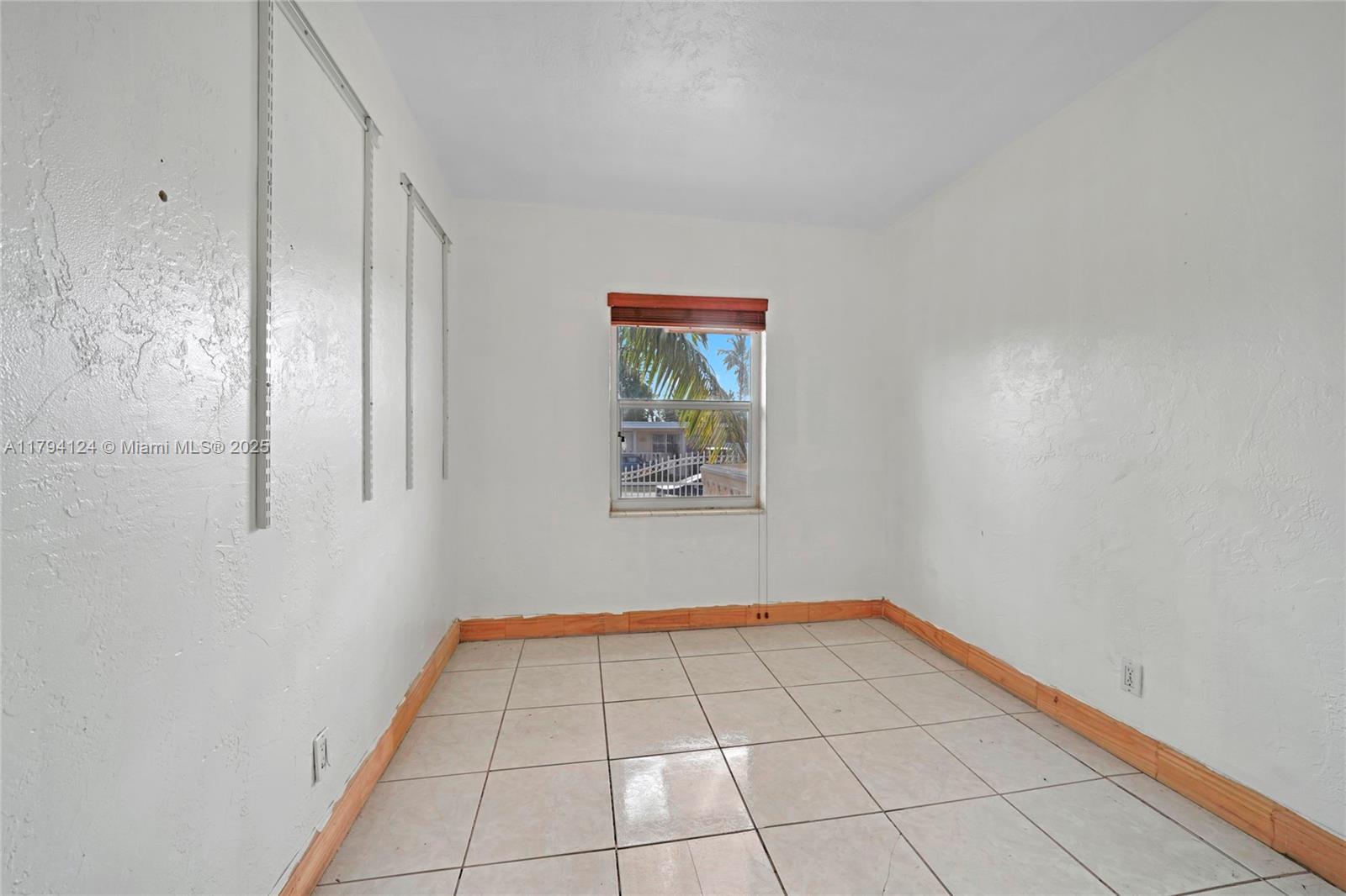4241 West 1st Avenue Hialeah, FL 33012 - Photo 13 of 33 a view of a hallway