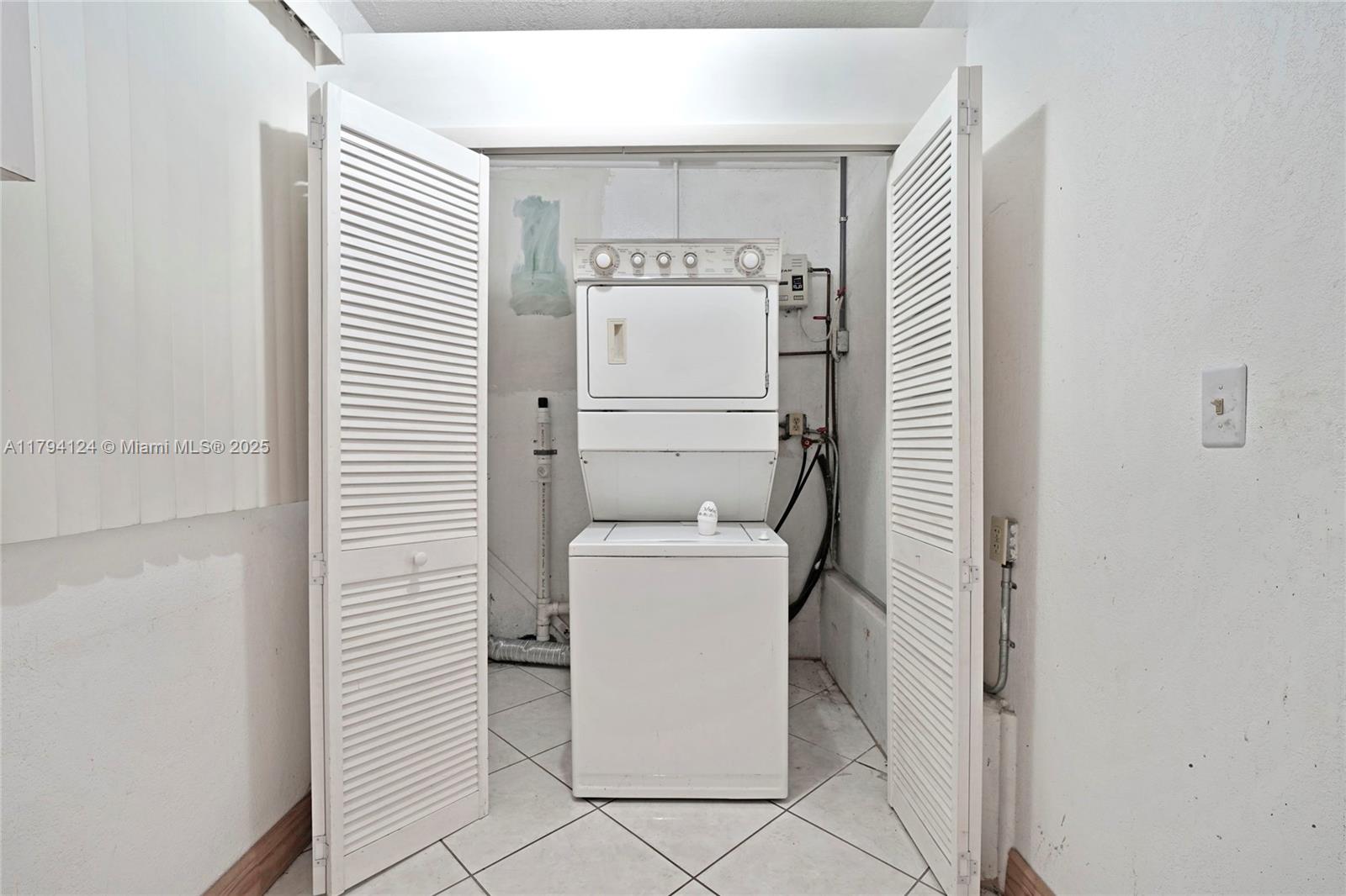 4241 West 1st Avenue Hialeah, FL 33012 - Photo 24 of 33 a hallway with a washer and dryer