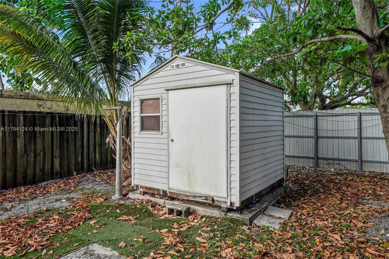 4241 West 1st Avenue Hialeah, FL 33012 - Photo 32 of 33 a backyard of a house with lots of green space