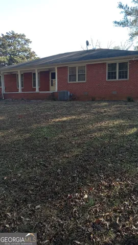 a front view of house with yard