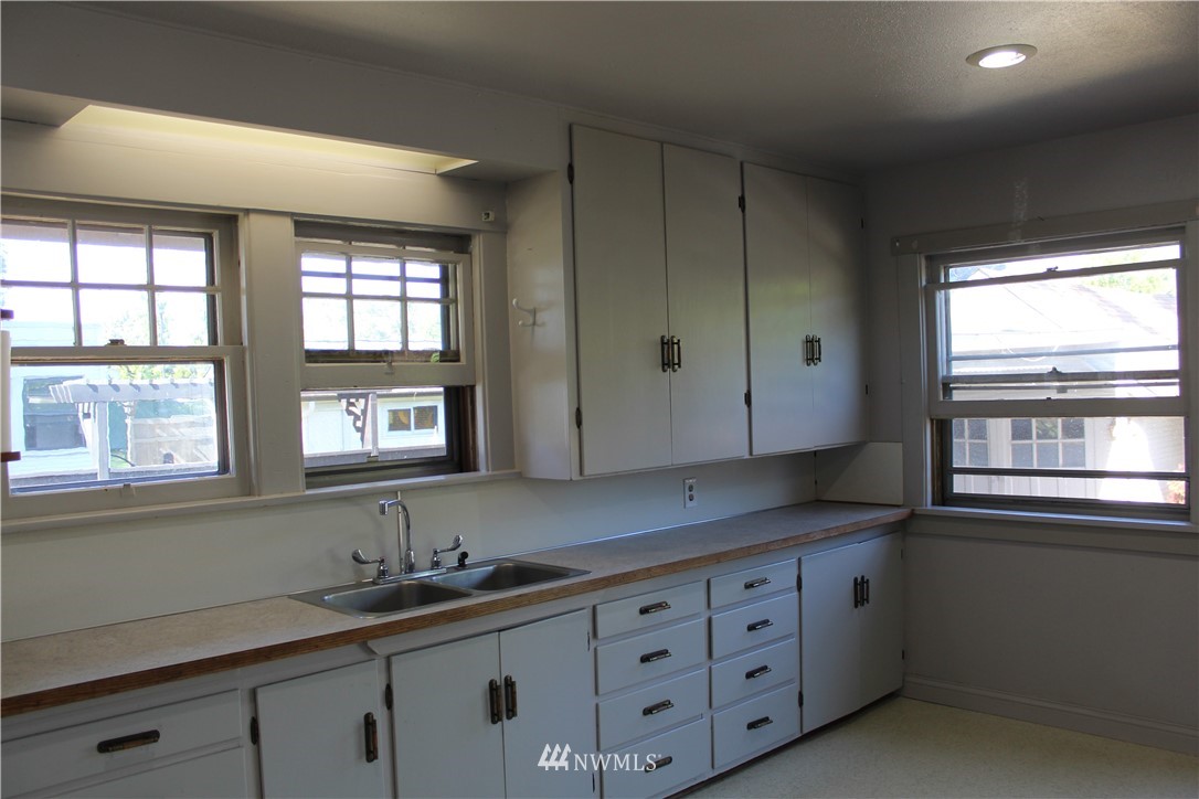 428 Williams Avenue South Renton, WA 98057 - Photo 8 of 35