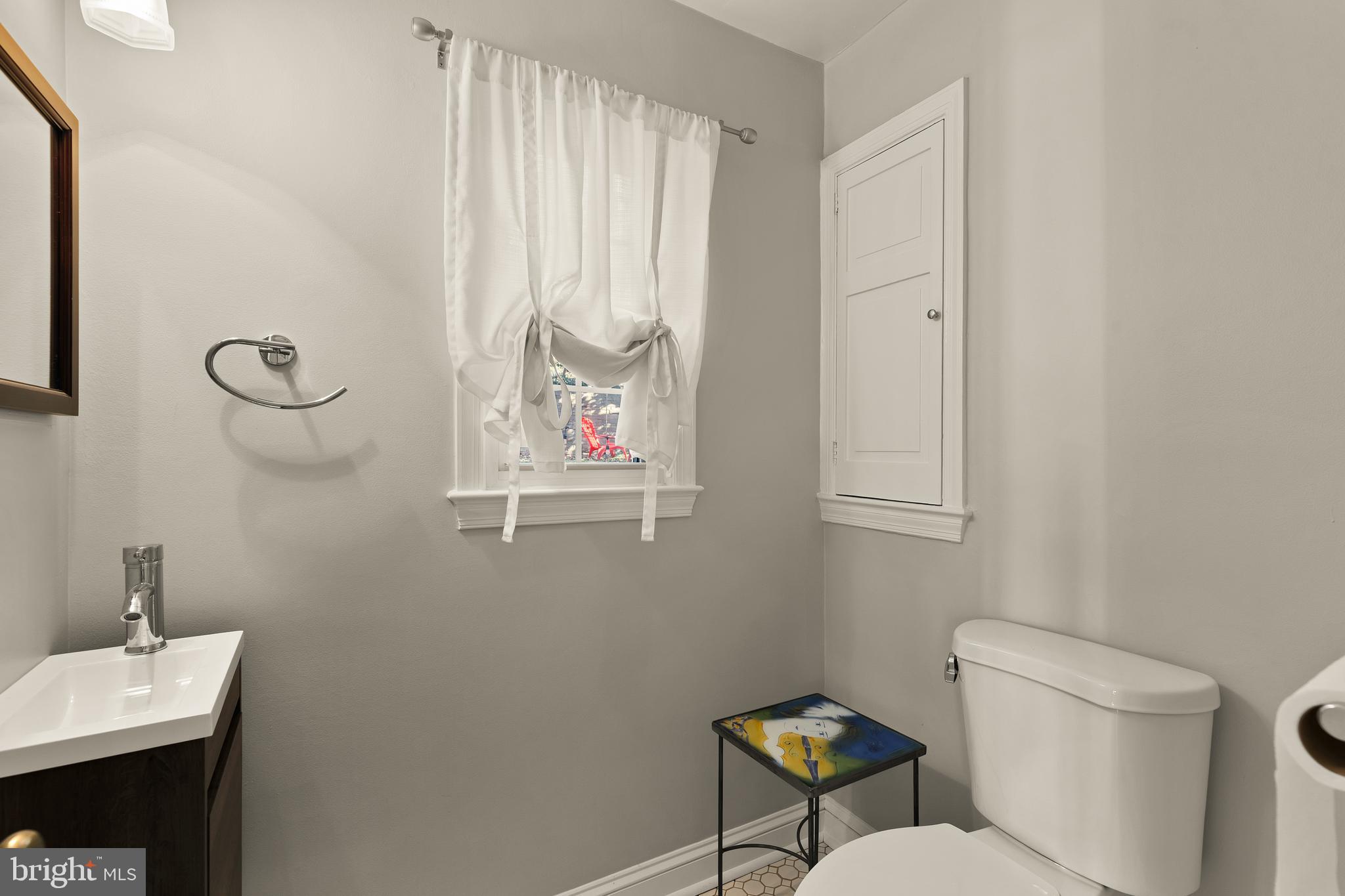5705 MacArthur Boulevard Northwest Washington, DC 20016 - Photo 14 of 40 a bathroom with a toilet and a sink