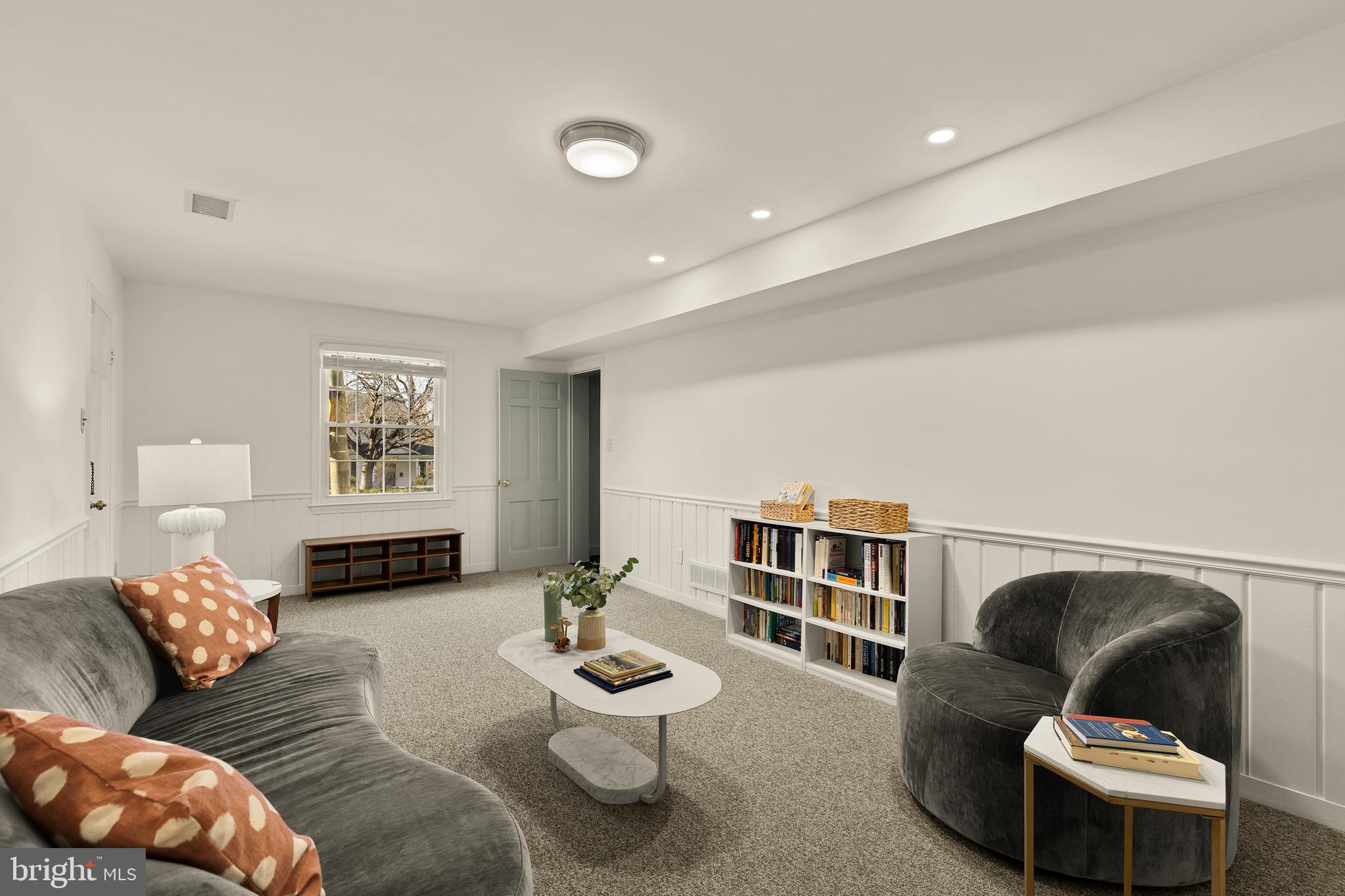 5705 MacArthur Boulevard Northwest Washington, DC 20016 - Photo 31 of 40 a living room with furniture