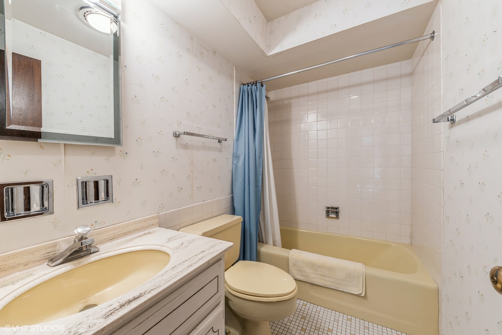 400 Thames Parkway, Unit 1L Park Ridge, IL 60068 - Photo 11 of 14 a bathroom with a granite countertop sink toilet mirror and bathtub
