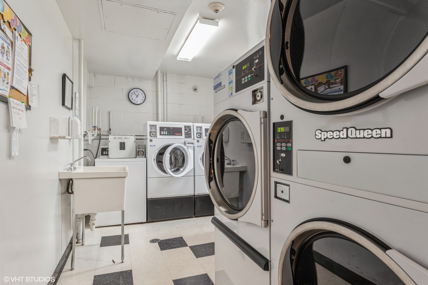 400 Thames Parkway, Unit 1L Park Ridge, IL 60068 - Photo 12 of 14 a utility room with dryer and washer