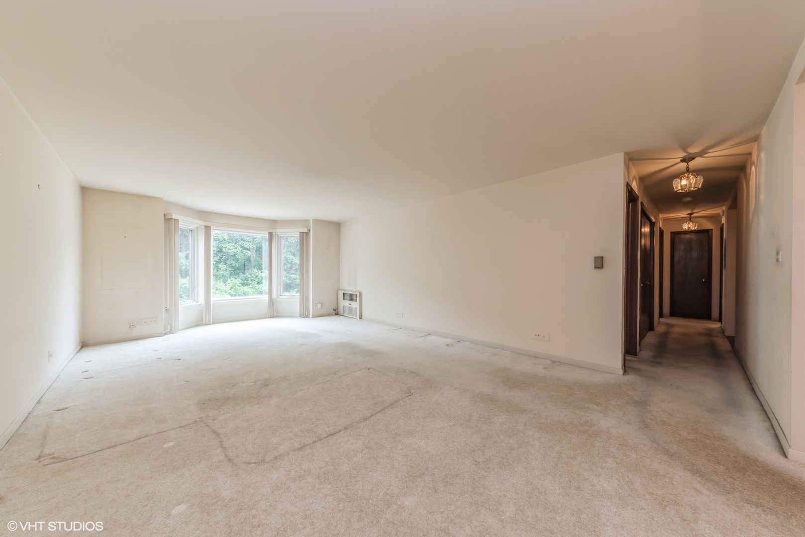 400 Thames Parkway, Unit 1L Park Ridge, IL 60068 - Photo 3 of 14 a view of an empty room with a window