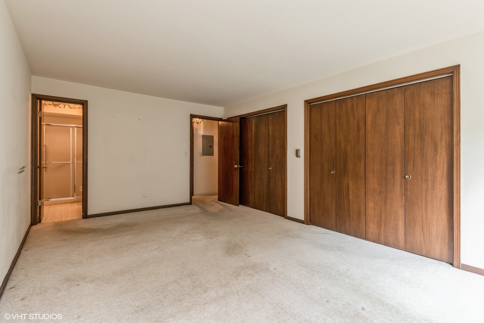 400 Thames Parkway, Unit 1L Park Ridge, IL 60068 - Photo 8 of 14 a view of an empty room with closet area