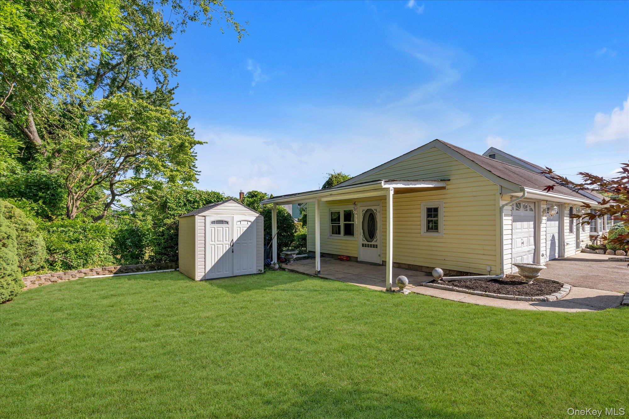 2484 Lindy Road Westbury, NY 11590 - Photo 17 of 20