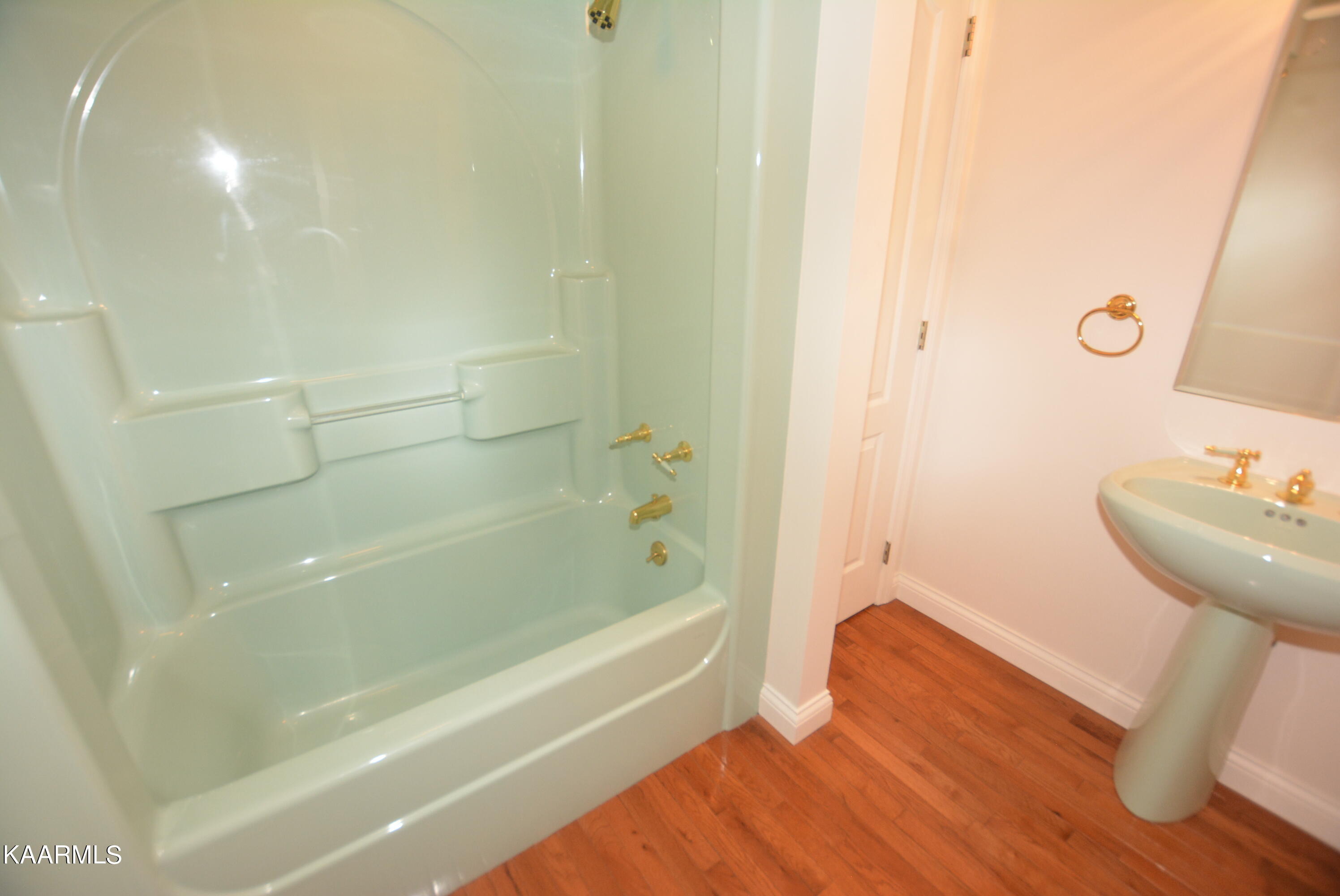7719 Blueberry Road Powell, TN 37849 - Photo 22 of 40 2nd Bathroom Main View
