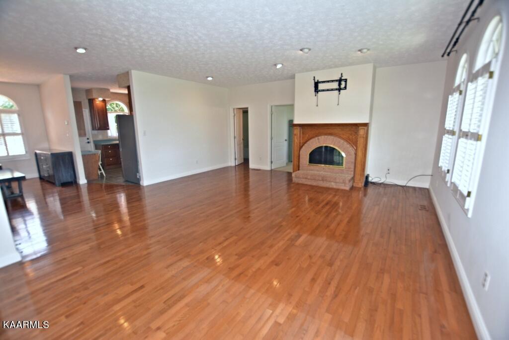 7719 Blueberry Road Powell, TN 37849 - Photo 5 of 40 Living Room Entry