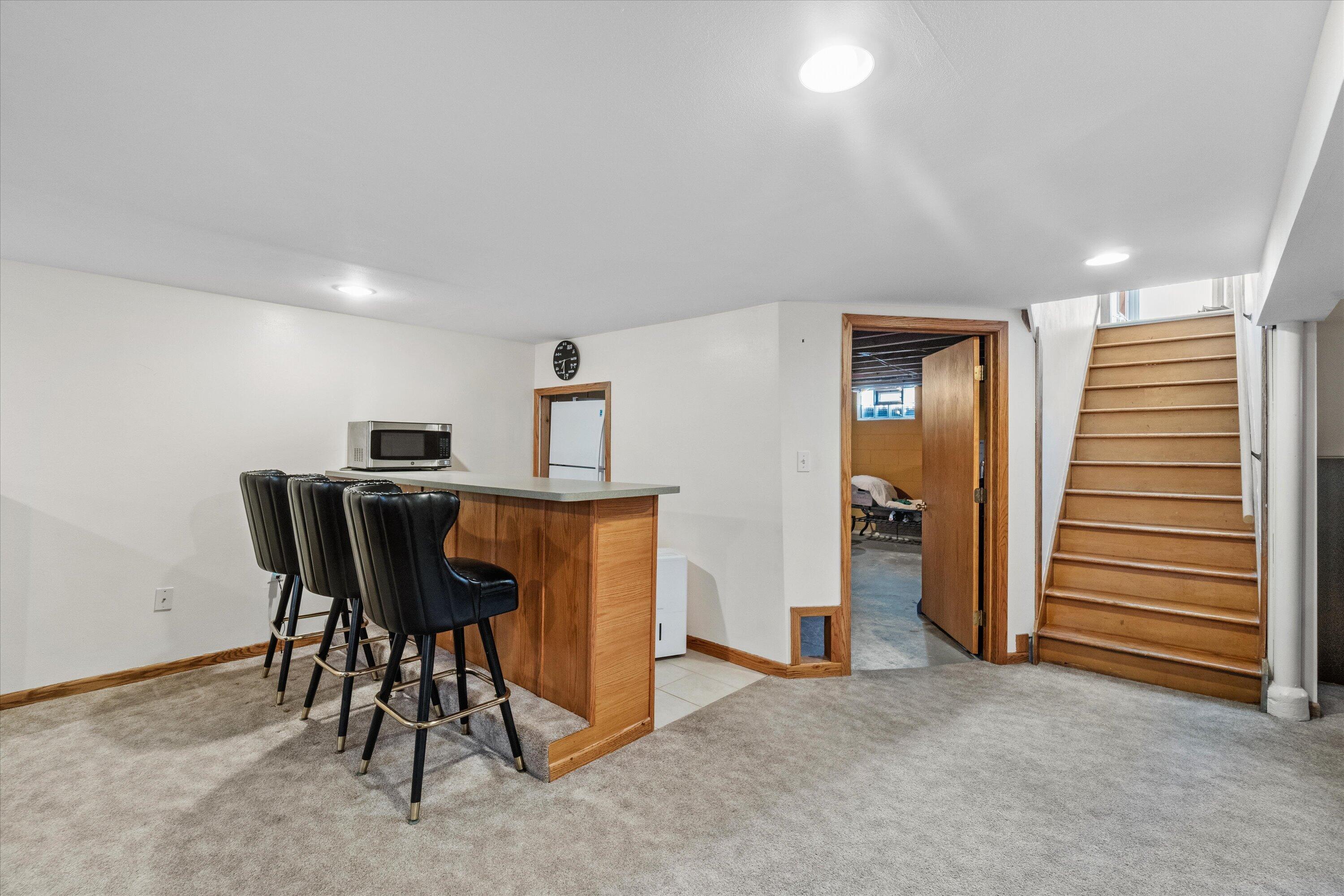 3225 South 80th Street Milwaukee, WI 53219 - Photo 18 of 29 Dry Bar