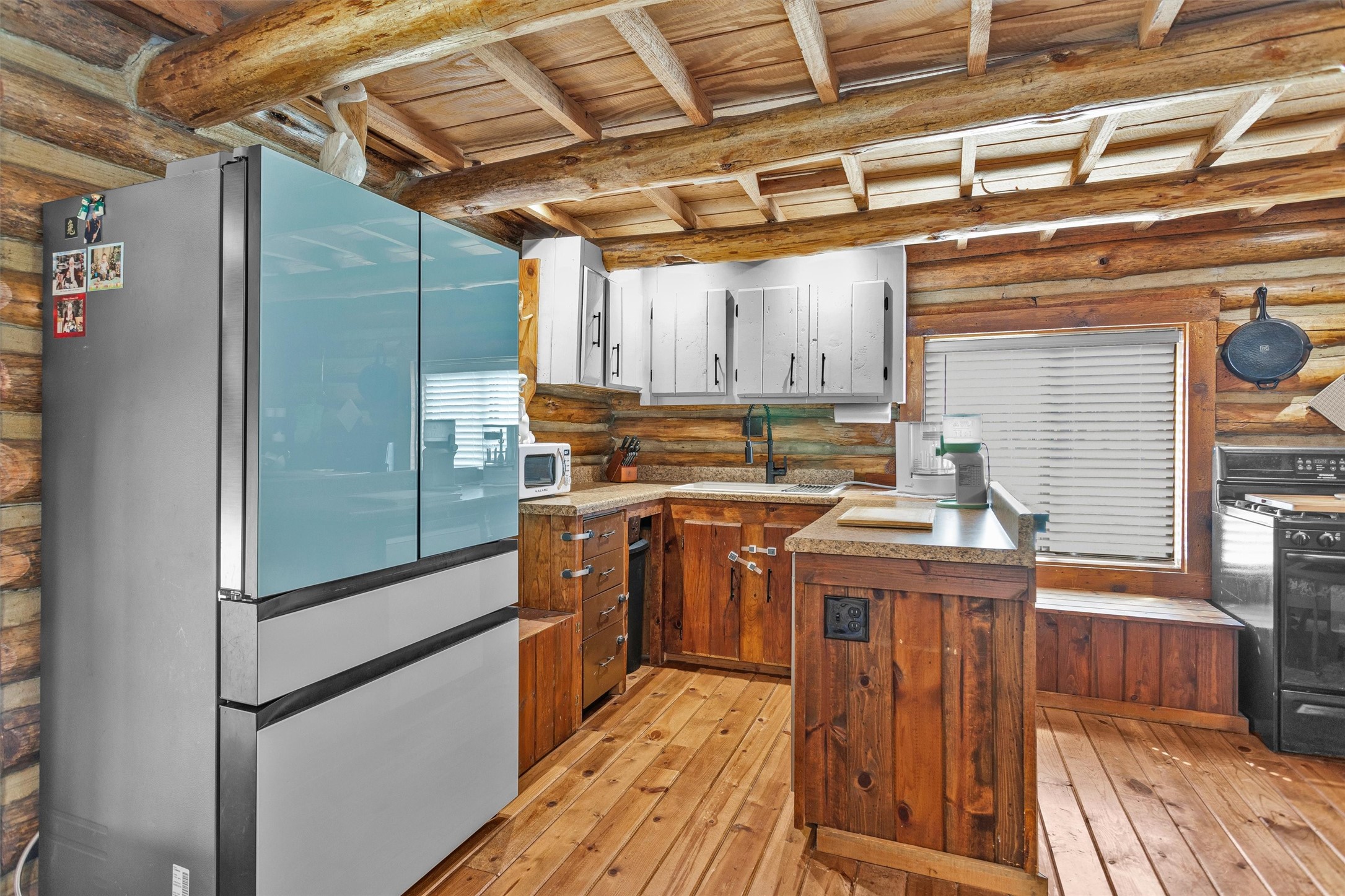 1356 Pegoda Ranch Road Groveton, TX 75845 - Photo 15 of 44 a kitchen with a stove and a refrigerator
