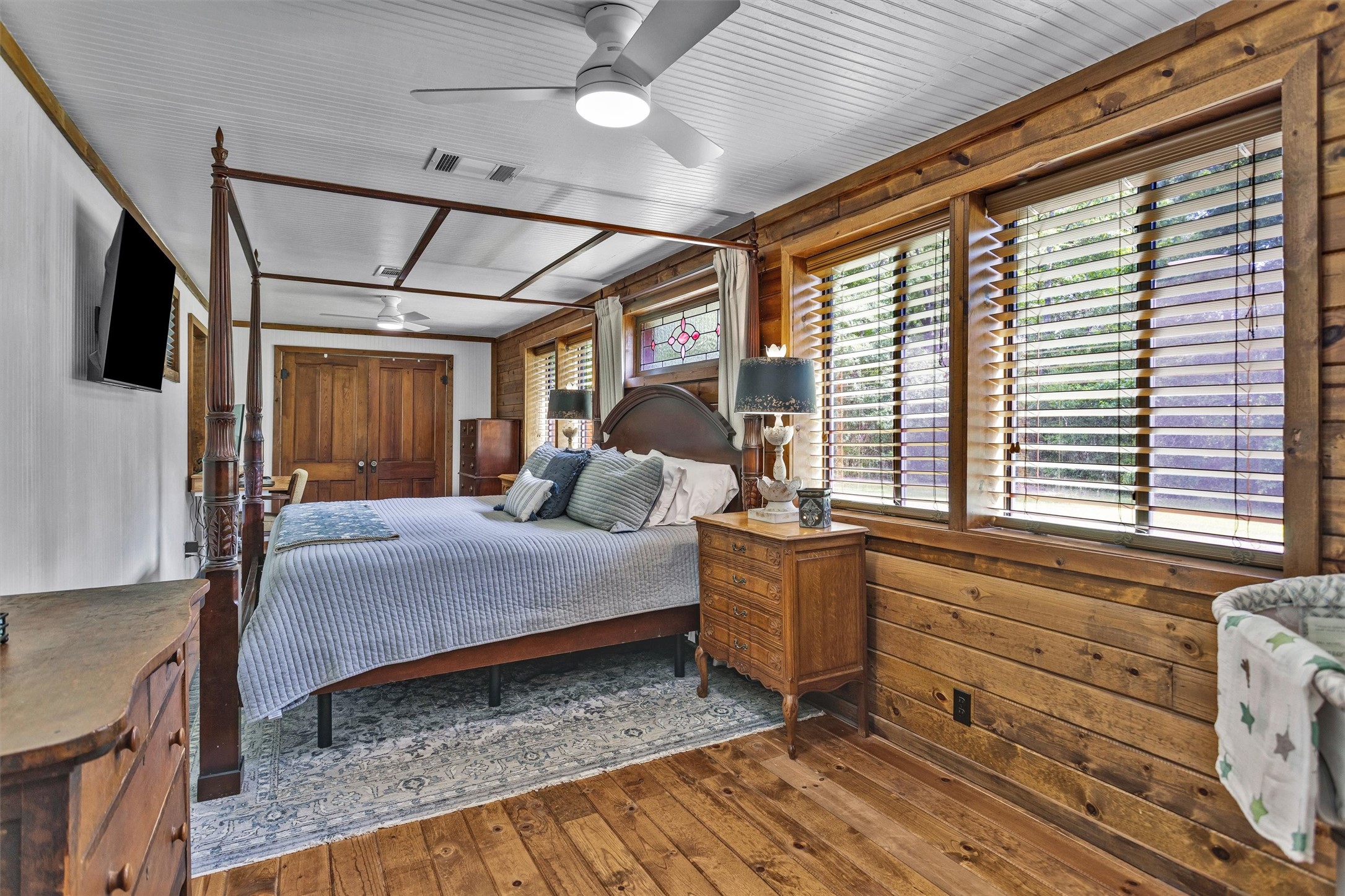 1356 Pegoda Ranch Road Groveton, TX 75845 - Photo 25 of 44 a bed room with a bed and a window