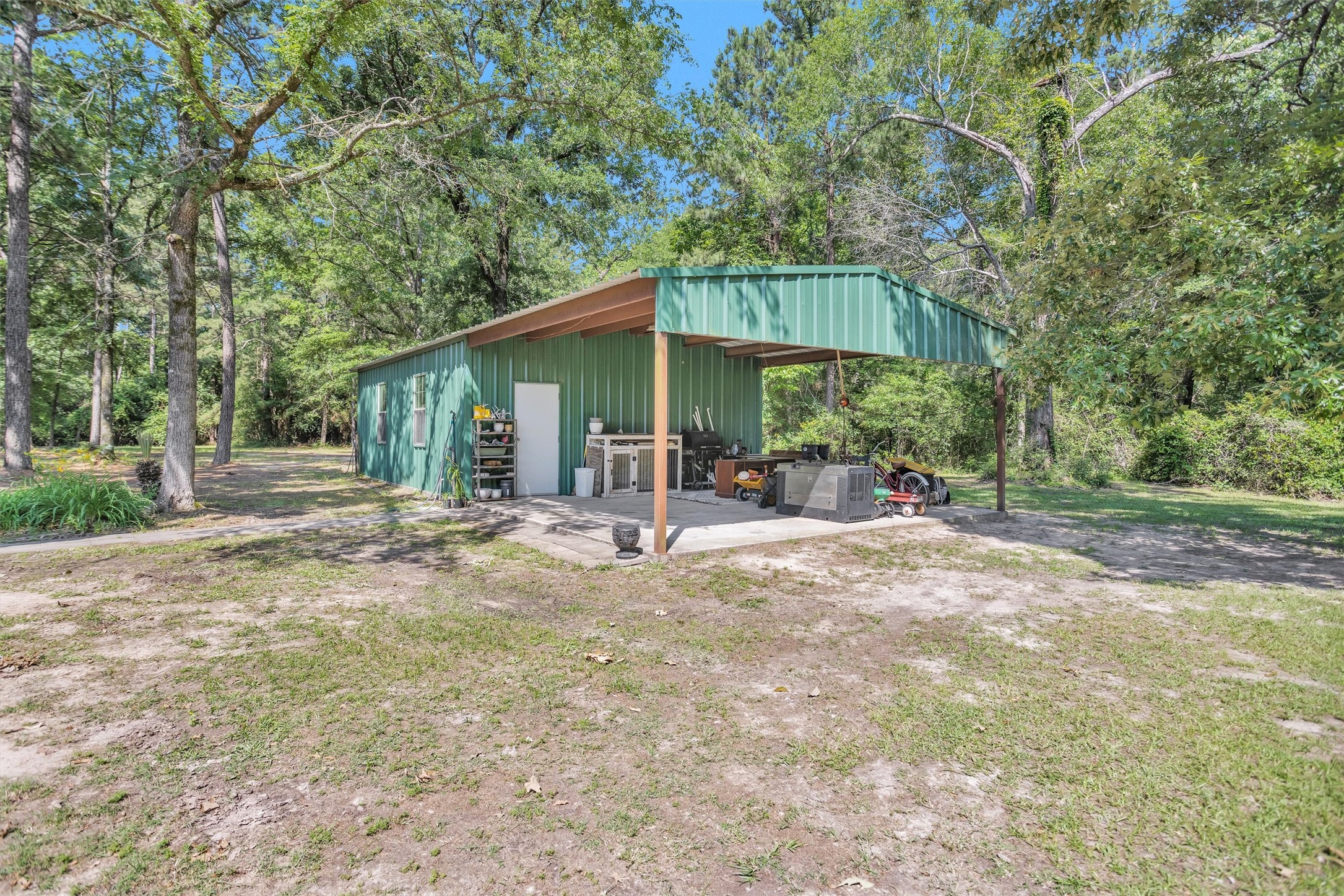 1356 Pegoda Ranch Road Groveton, TX 75845 - Photo 34 of 44 a view of a patio with table and chairs under an umbrella