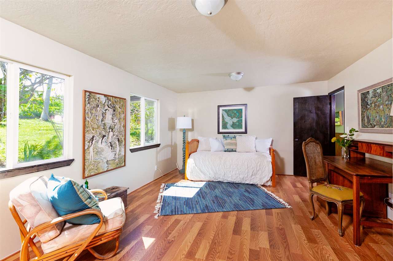 245 North Honokala Road Haiku, HI 96708 - Photo 5 of 17 a living room with furniture and wooden floor