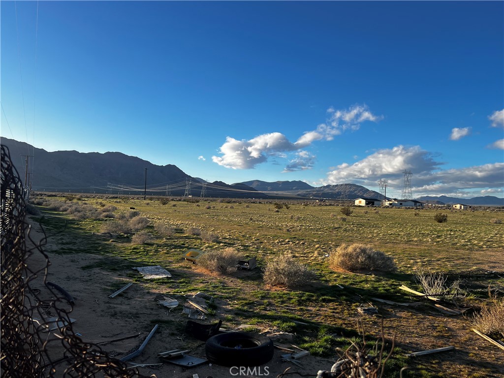 33520 Haynes Road Lucerne Valley, CA 92356 - Photo 6 of 9 a view of a city with ocean view