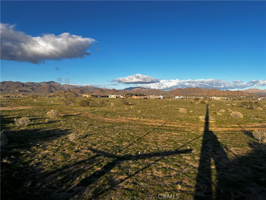 33520 Haynes Road Lucerne Valley, CA 92356 - Photo 7 of 9 a view of an ocean