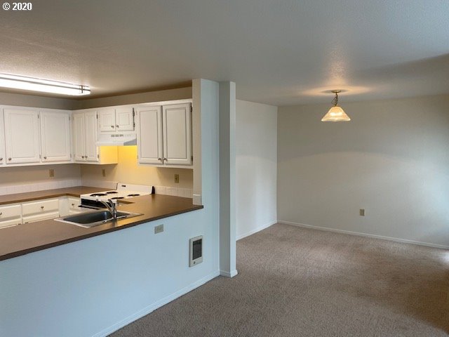 17564 Northwest Springville Road, Unit H3 Portland, OR 97229 - Photo 4 of 11 Gallery Image 4