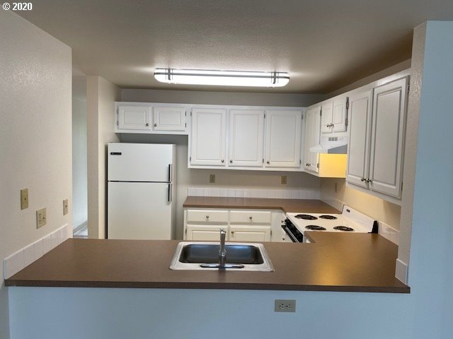 17564 Northwest Springville Road, Unit H3 Portland, OR 97229 - Photo 5 of 11 Gallery Image 5