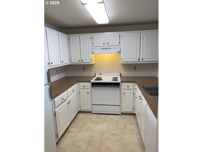 17564 Northwest Springville Road, Unit H3 Portland, OR 97229 - Photo 6 of 11 Gallery Image 6