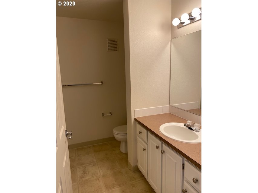 17564 Northwest Springville Road, Unit H3 Portland, OR 97229 - Photo 8 of 11 Gallery Image 8