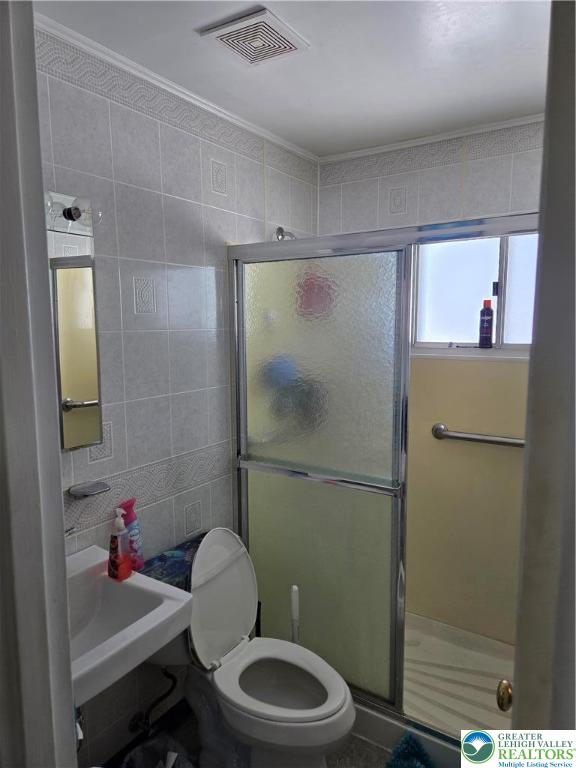 14 Magna Drive Coplay, PA 18037 - Photo 8 of 23 a bathroom with a toilet and a shower