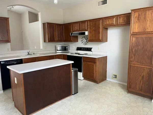 $1,850 | 7439 West Crest Lane, Glendale, AZ 85310