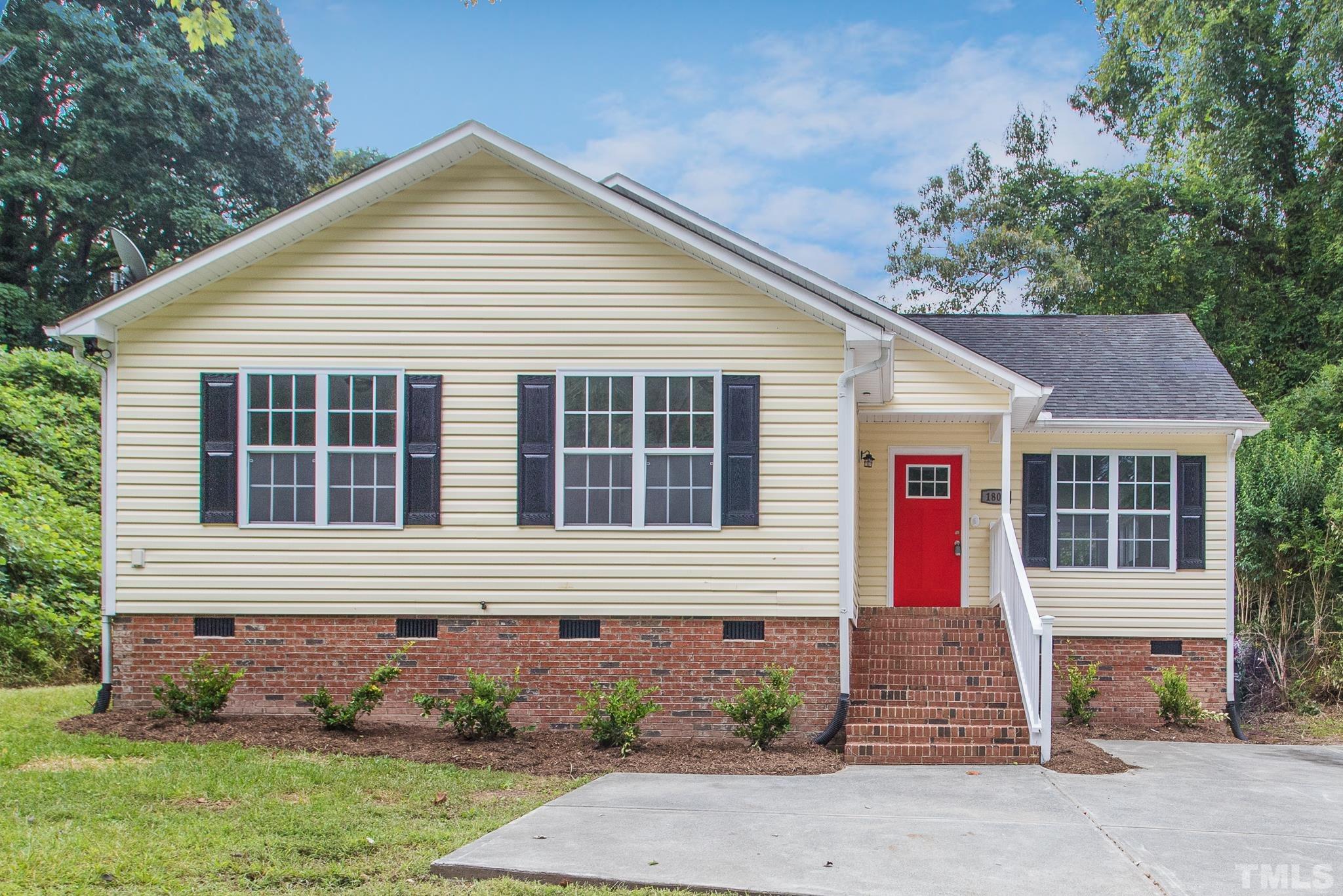 a view of a house with yard