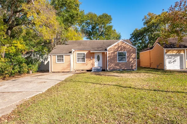 $185,000 | 715 Center Street, Pasadena, TX 77506
