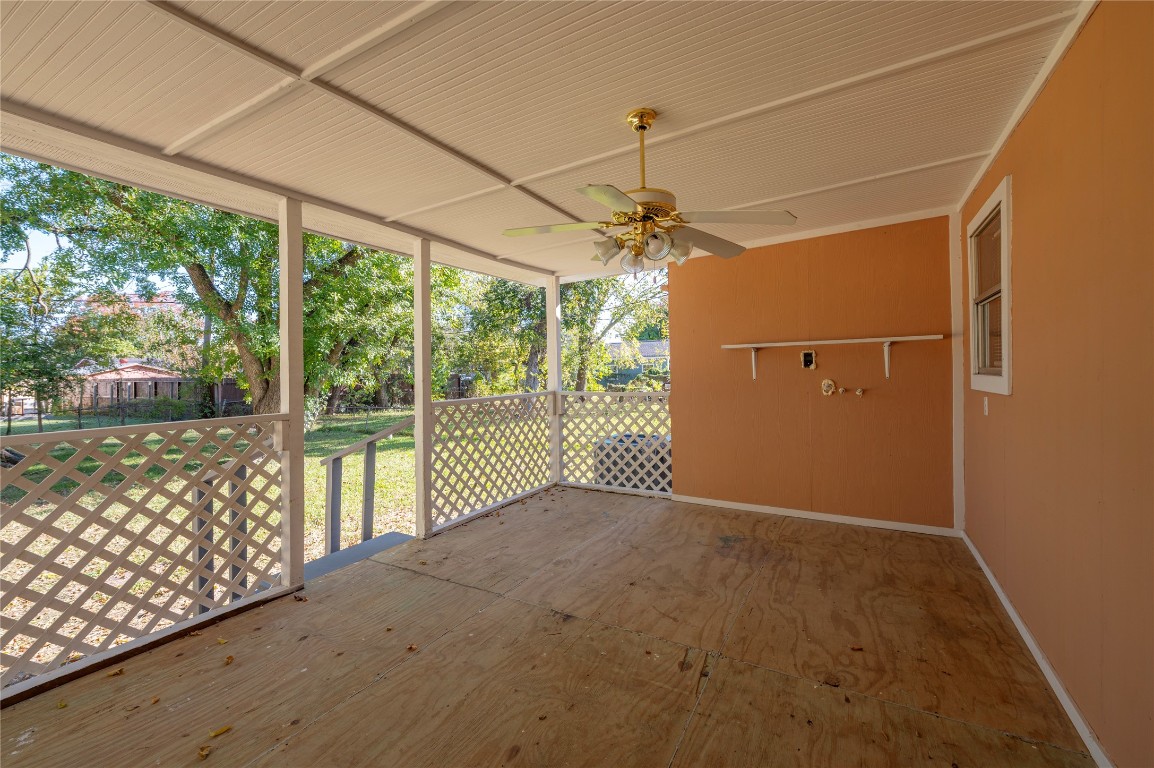 715 Center Street Pasadena, TX 77506 - Photo 25 of 33 an empty room with windows and city view